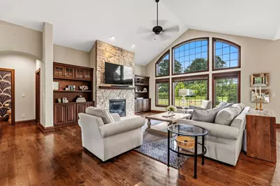12575 N Hawks Glen Ct, Mequon, WI 53097 - Photo 2