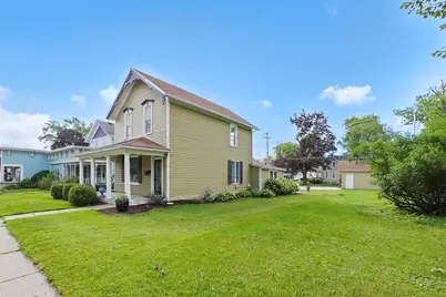 338  Oakton Ave, Pewaukee, WI 53072 - Photo 1