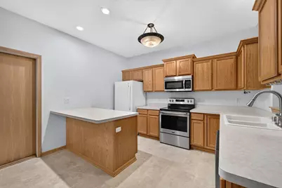 6195  Walnut Ln #68, Cudahy, WI 53110 - Photo 6