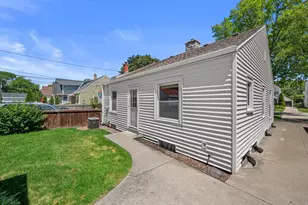 4823 N Hollywood Ave, Whitefish Bay, WI 53217 - Photo 24