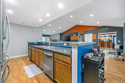 7423 N 86th St, Milwaukee, WI 53224 - Photo 8