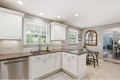 8921 N Lake Dr, Bayside, WI 53217 - Photo 18