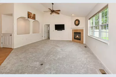170 N Wild Flower Ln, Elkhorn, WI 53121 - Photo 6