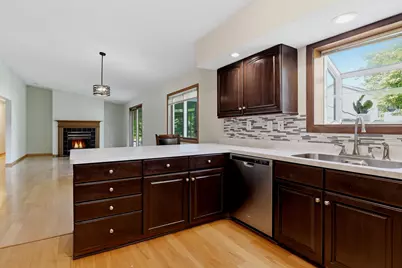 4702  Hunters Glen Dr, Sheboygan, WI 53083 - Photo 4