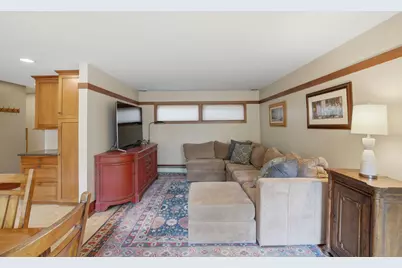 3934 N Harcourt Pl, Shorewood, WI 53211 - Photo 16