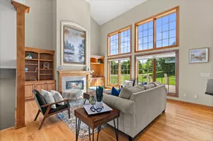 W218N5466 Taylors Woods Dr, Menomonee Falls, WI 53051 - Photo 10