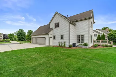 W218N5466  Taylors Woods Dr, Menomonee Falls, WI 53051 - Photo 54