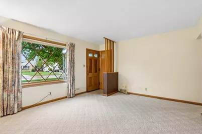 2546 S 99th St, West Allis, WI 53227 - Photo 6