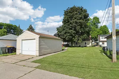 2546 S 99th St, West Allis, WI 53227 - Photo 32