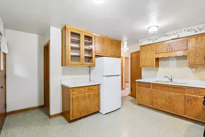 2546 S 99th St, West Allis, WI 53227 - Photo 8