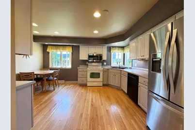 1513  Greenway Ter, Waukesha, WI 53186 - Photo 6