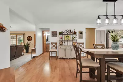 6846 S Juniper Ct, Oak Creek, WI 53154 - Photo 12