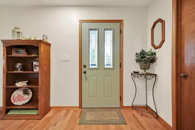 6846 S Juniper Ct, Oak Creek, WI 53154 - Photo 8