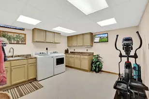 6846 S Juniper Ct, Oak Creek, WI 53154 - Photo 34