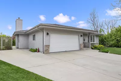6846 S Juniper Ct, Oak Creek, WI 53154 - Photo 4