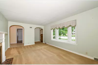 6701 W Howard Ave, Milwaukee, WI 53220 - Photo 8