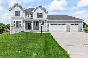 W193N5036 Rosemary Rdg, Menomonee Falls, WI 53051 - Photo 1