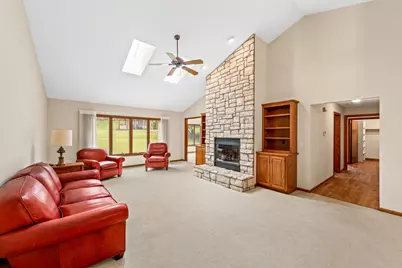 W270N2568  Orchard Ln, Pewaukee, WI 53072 - Photo 6