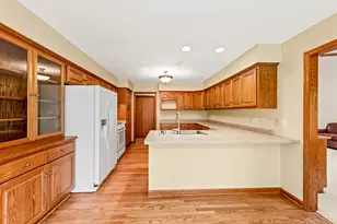 W270N2568 Orchard Ln, Pewaukee, WI 53072 - Photo 16