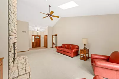 W270N2568  Orchard Ln, Pewaukee, WI 53072 - Photo 8