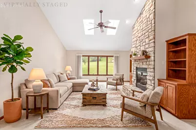 W270N2568  Orchard Ln, Pewaukee, WI 53072 - Photo 4