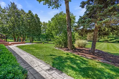 W274S4153  Timber Trl, Waukesha, WI 53189 - Photo 8