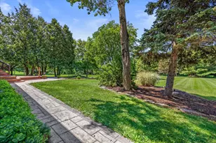 W274S4153 Timber Trail, Waukesha, WI 53189 - Photo 8