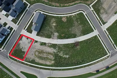 9479 E Lake Vista Pkwy, Oak Creek, WI 53154 - Photo 2