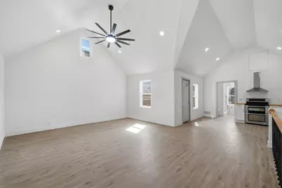 1850 N Warren Ave, Milwaukee, WI 53202 - Photo 18