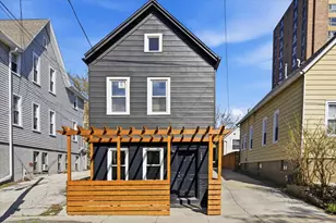 1850 N Warren Ave, Milwaukee, WI 53202 - Photo 14