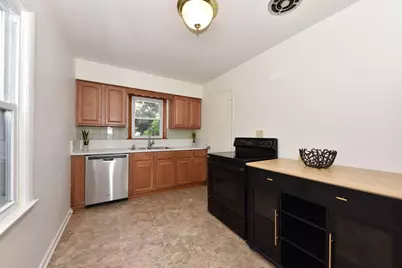 6639 W Bennett Ave, Milwaukee, WI 53219 - Photo 8