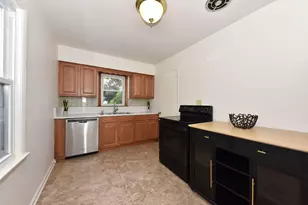6639 W Bennett Ave, Milwaukee, WI 53219 - Photo 8