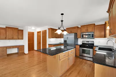 9505 N Michael Ct, Milwaukee, WI 43224 - Photo 2