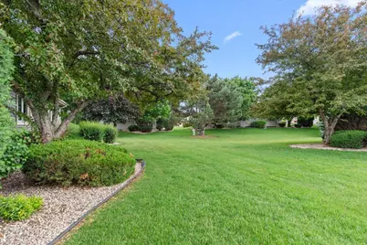 W173N8073  Shady Ln, Menomonee Falls, WI 53051 - Photo 4