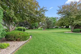 W173N8073 Shady Ln, Menomonee Falls, WI 53051 - Photo 4