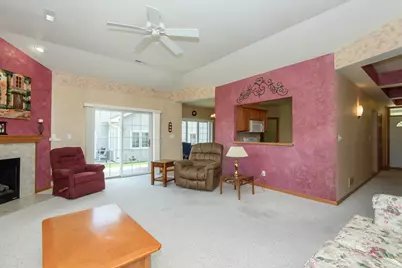 5394 S Butterfield Way, Greenfield, WI 53221 - Photo 4