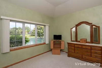 5394 S Butterfield Way, Greenfield, WI 53221 - Photo 10