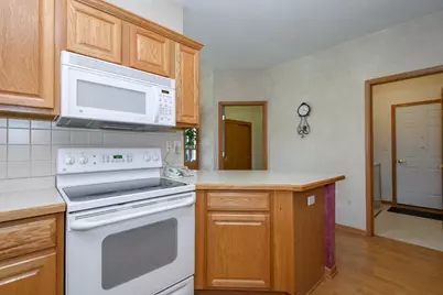 5394 S Butterfield Way, Greenfield, WI 53221 - Photo 6