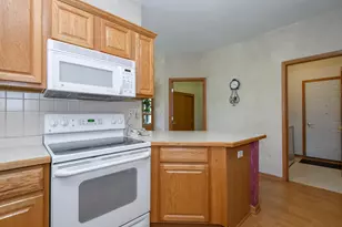 5394 S Butterfield Way, Greenfield, WI 53221 - Photo 6