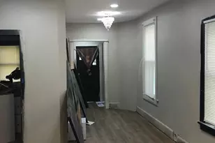913 W Hadley St, Milwaukee, WI 53206 - Photo 2