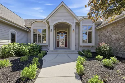 7306 S Stone Hedge Dr, Franklin, WI 53132 - Photo 2