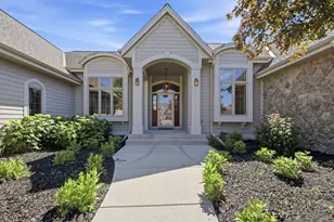 7306 S Stone Hedge Dr, Franklin, WI 53132 - Photo 2