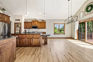 7306 S Stone Hedge Dr, Franklin, WI 53132 - Photo 8