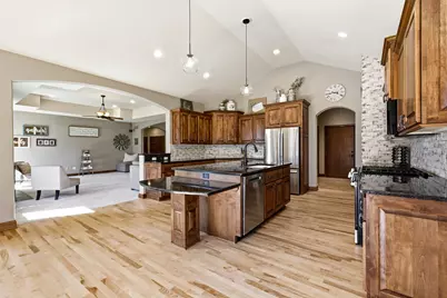7306 S Stone Hedge Dr, Franklin, WI 53132 - Photo 10