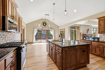 7306 S Stone Hedge Dr, Franklin, WI 53132 - Photo 12