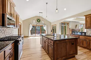 7306 S Stone Hedge Dr, Franklin, WI 53132 - Photo 12