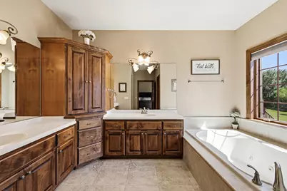 7306 S Stone Hedge Dr, Franklin, WI 53132 - Photo 18