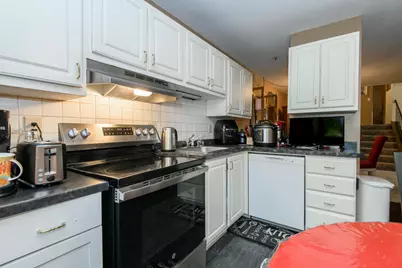 7821 W Heather Ave, Milwaukee, WI 53223 - Photo 8