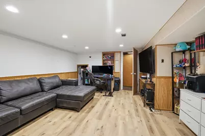 6800 W Ohio Ave, Milwaukee, WI 53219 - Photo 12