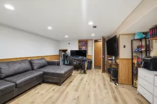 6800 W Ohio Ave, Milwaukee, WI 53219 - Photo 12